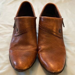 Size 8 Born Tanya ankle boots